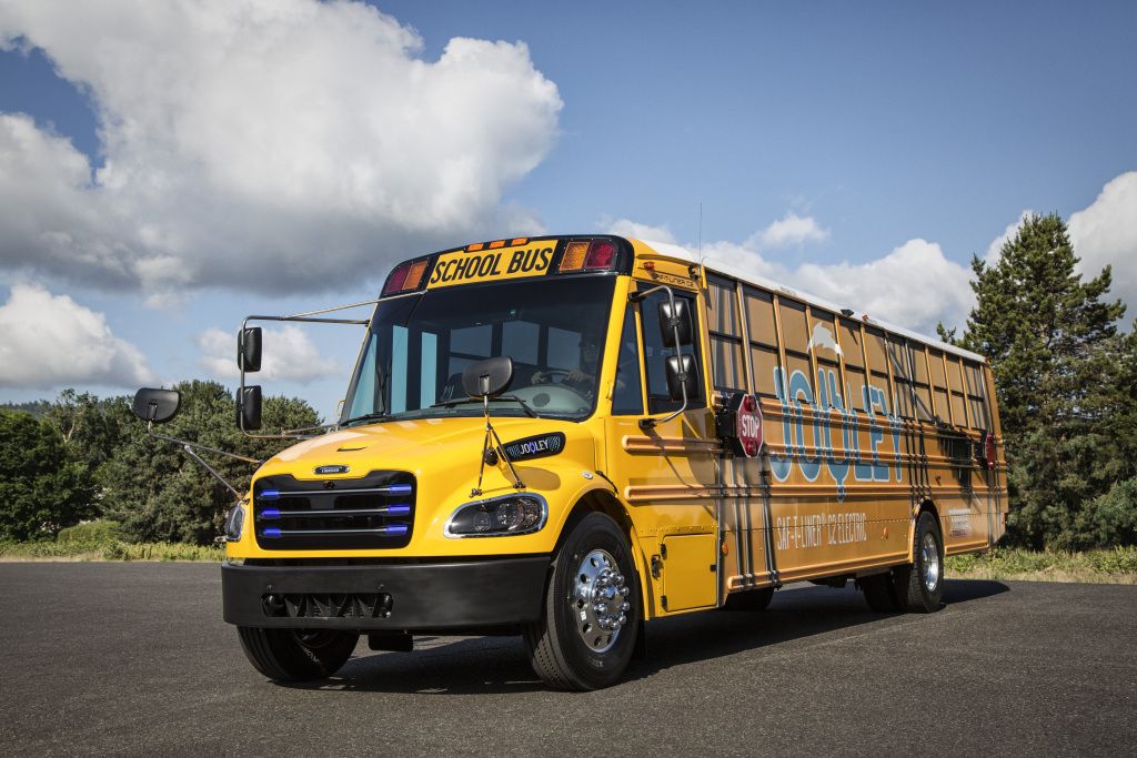 В школу на электрическом автобусе: дочерняя компания Daimler Trucks поставит 50 полностью электрических школьных автобусов в штате Вирджиния (США)