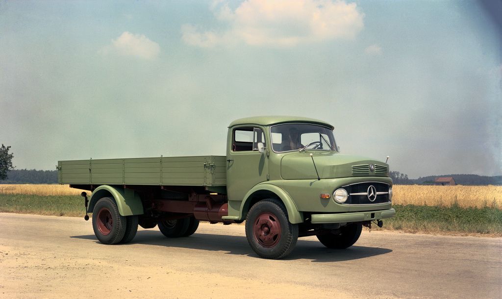 Глобальный успех с "коротким носом". Премьера грузовика Mercedes-Benz 5 марта 1959 года