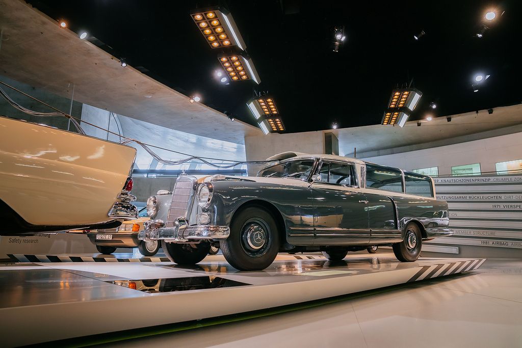 Автомобиль-лаборатория на базе Mercedes-Benz 300 «Аденауэр» 1960 года.